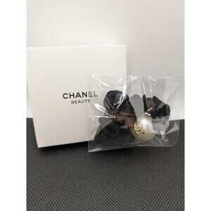 CHANEL BEAUTÉ BLACK HAIR SCRUNCHIE FAUX PEARL CHANEL LOGO NEW IN BOX Chanel Scrunchie | eBay main image 4